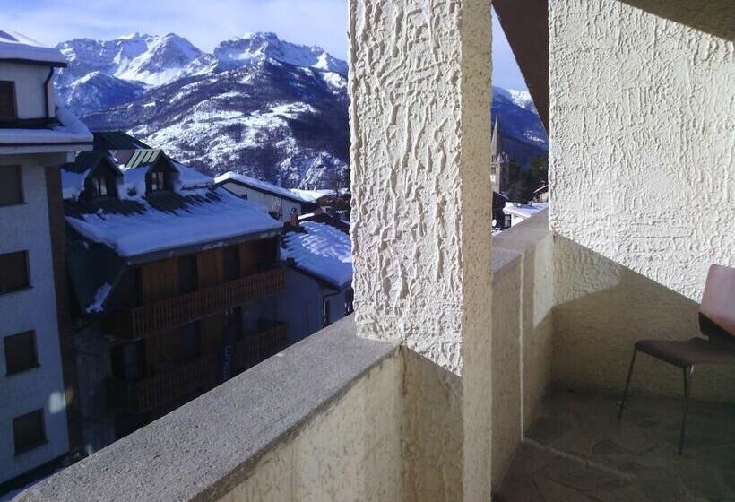 فندق Holiday Debili