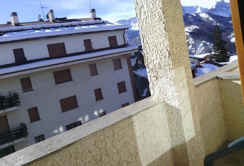 فندق Holiday Debili