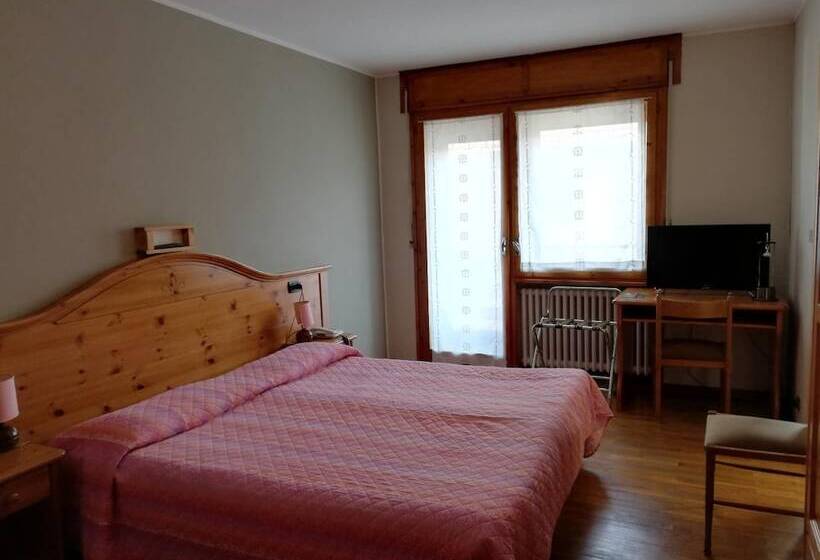 فندق Holiday Debili