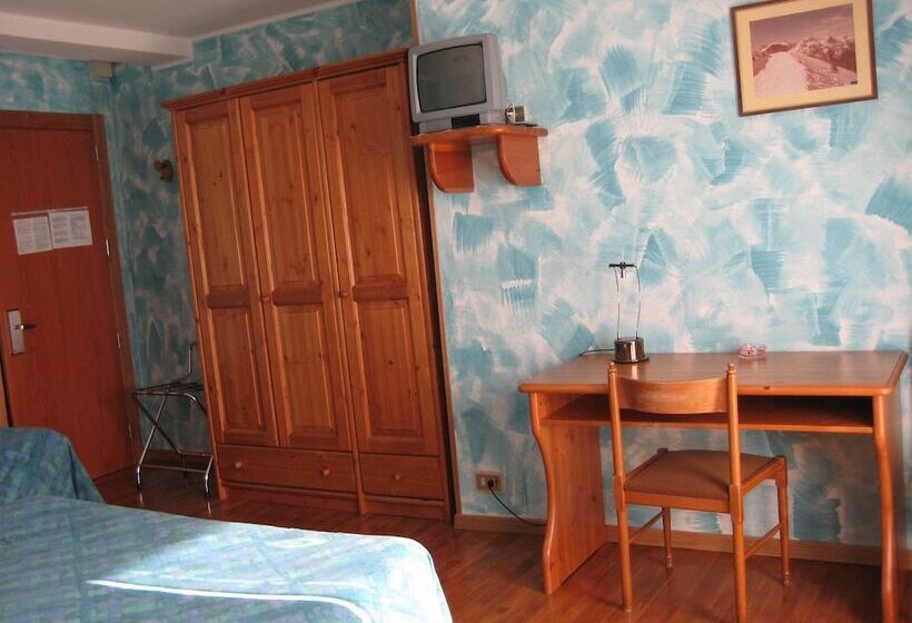 فندق Holiday Debili