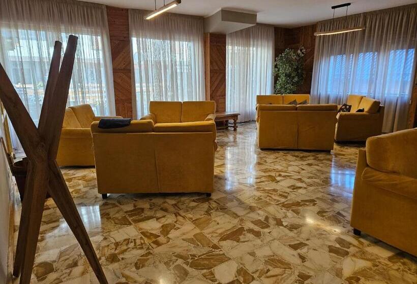 فندق Holiday Debili