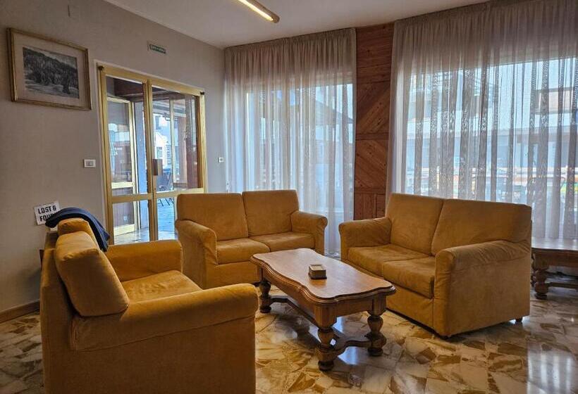 فندق Holiday Debili