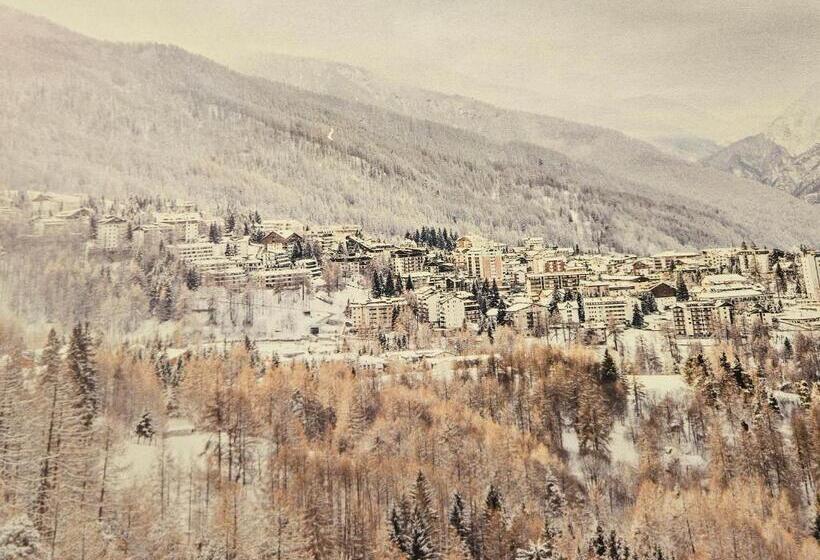 فندق Holiday Debili