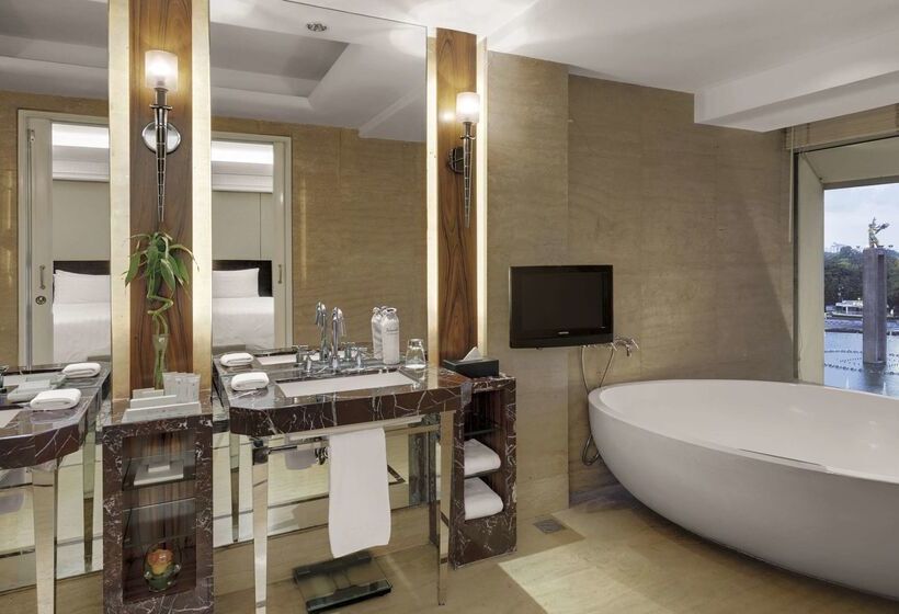Отель Indonesia Kempinski Jakarta