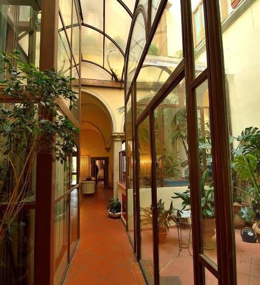 Отель Leon Bianco