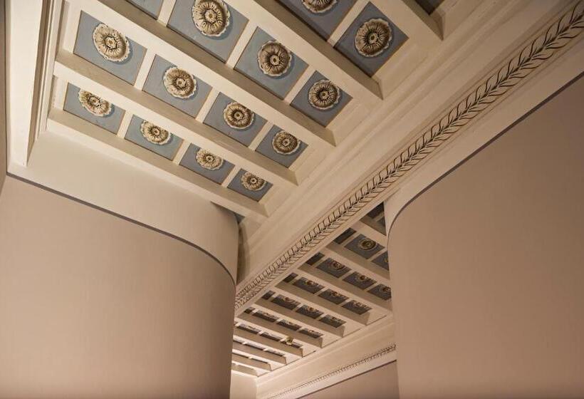 Отель Leon Bianco