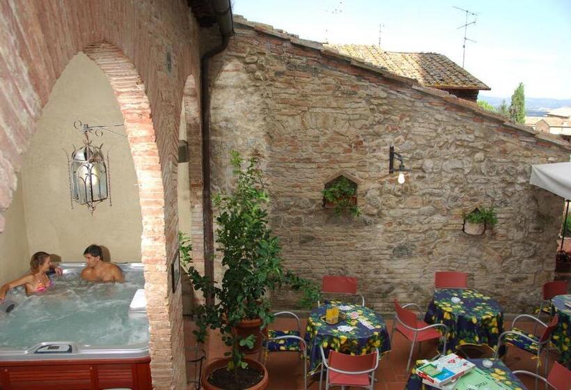 Отель Leon Bianco