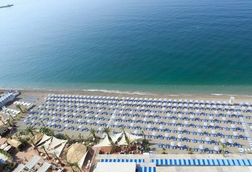 בית מלון כפרי Lloyd S Baia