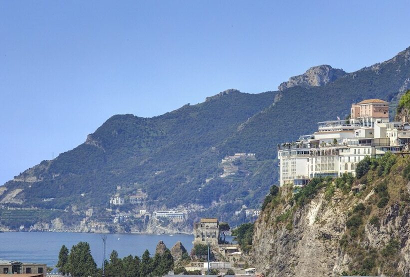 בית מלון כפרי Lloyd S Baia