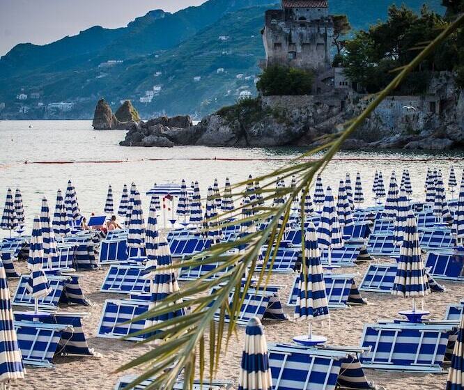 בית מלון כפרי Lloyd S Baia