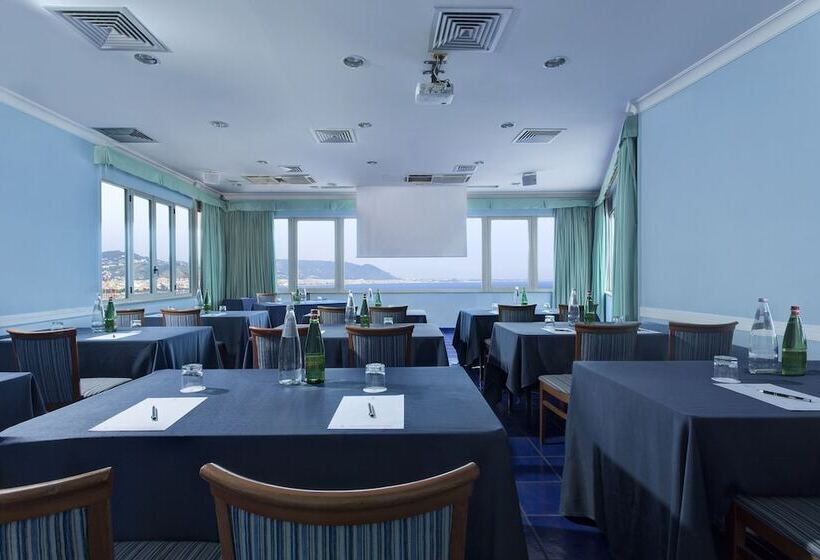 בית מלון כפרי Lloyd S Baia