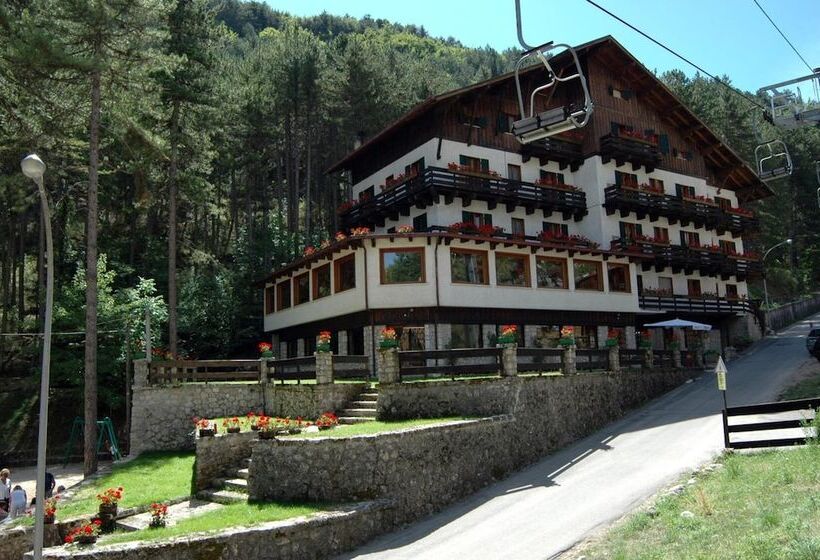 فندق Garnì Mille Pini