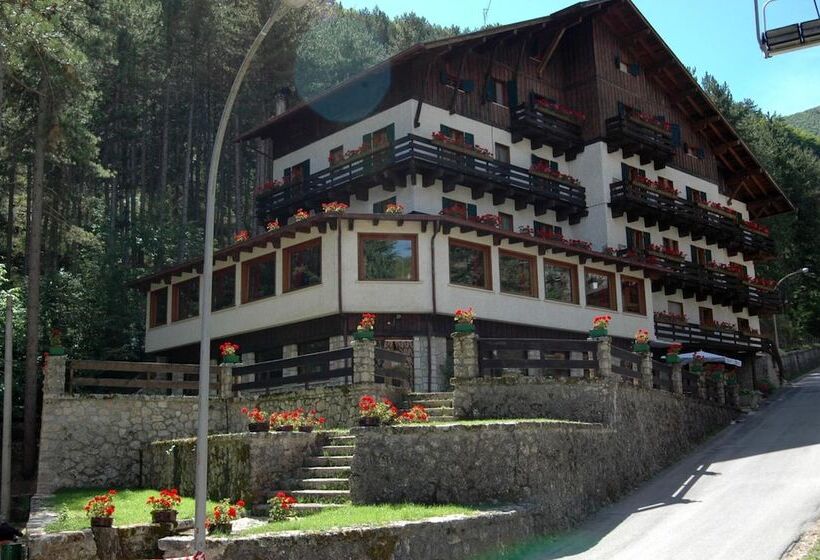 فندق Garnì Mille Pini