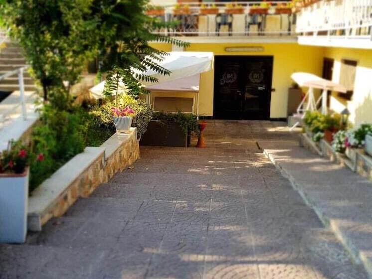 בית מלון כפרי Miramonti