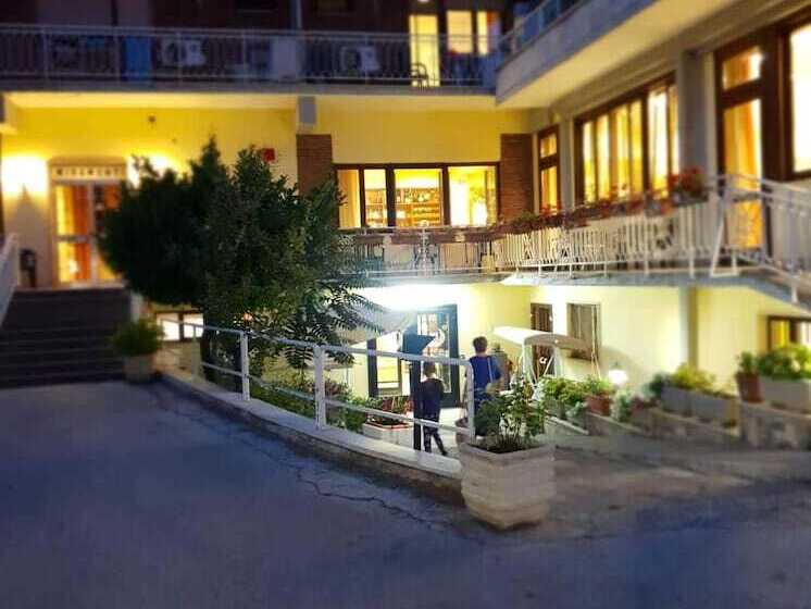 בית מלון כפרי Miramonti