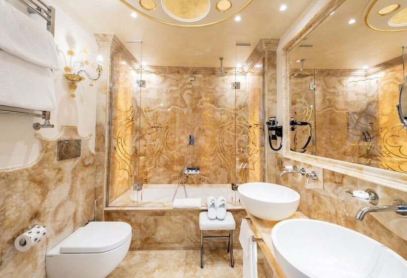 Отель Monaco & Grand Canal