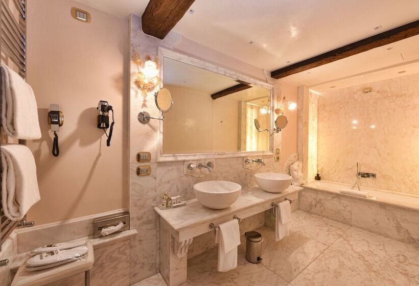 Отель Monaco & Grand Canal