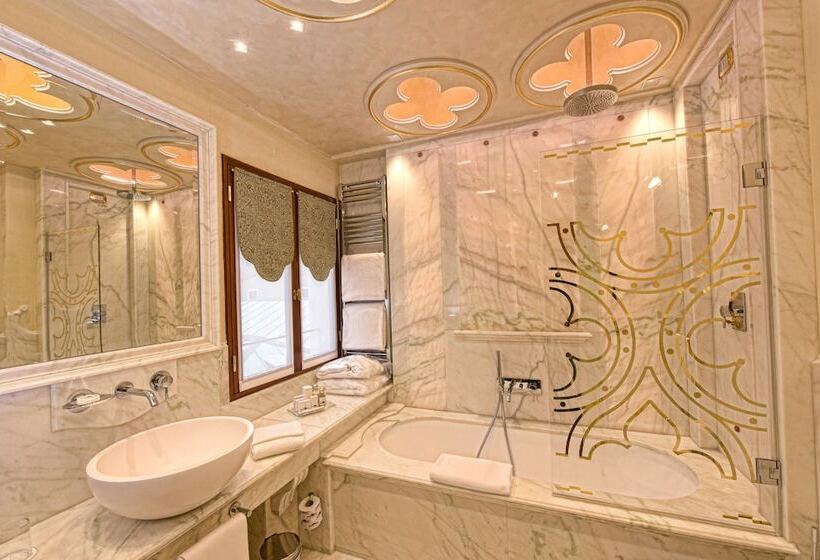 Отель Monaco & Grand Canal