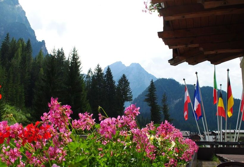 Отель Monaco Sport