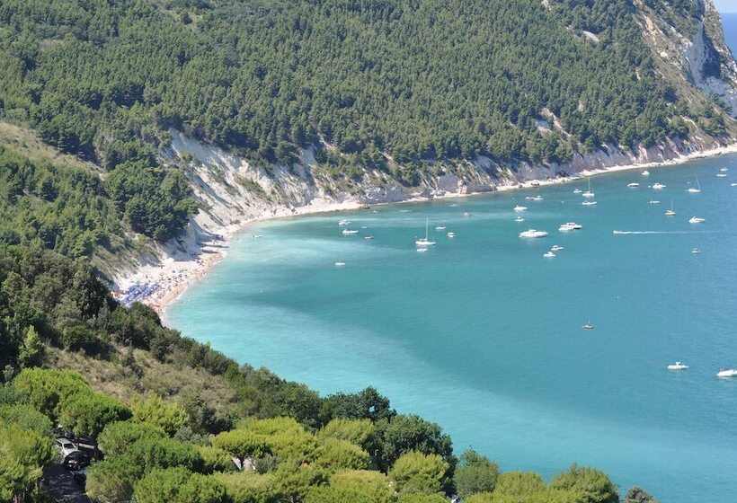 فندق Monteconero