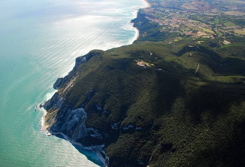 فندق Monteconero