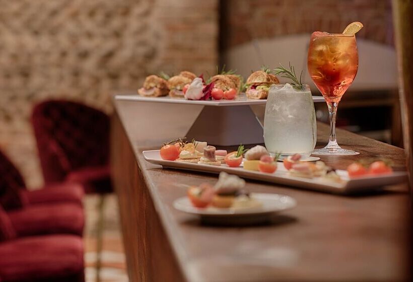 Отель NH Collection Palazzo Verona