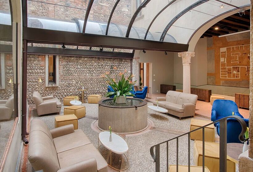 Отель NH Collection Palazzo Verona