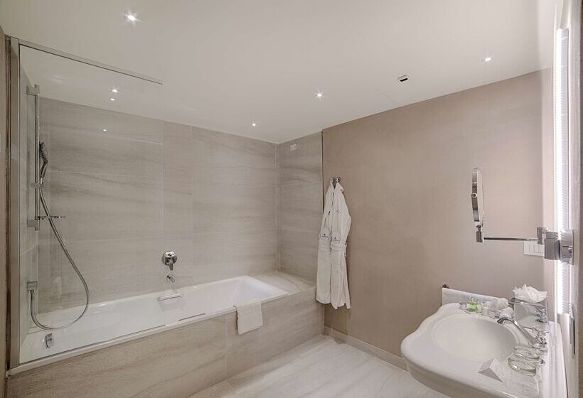 Отель NH Collection Palazzo Verona