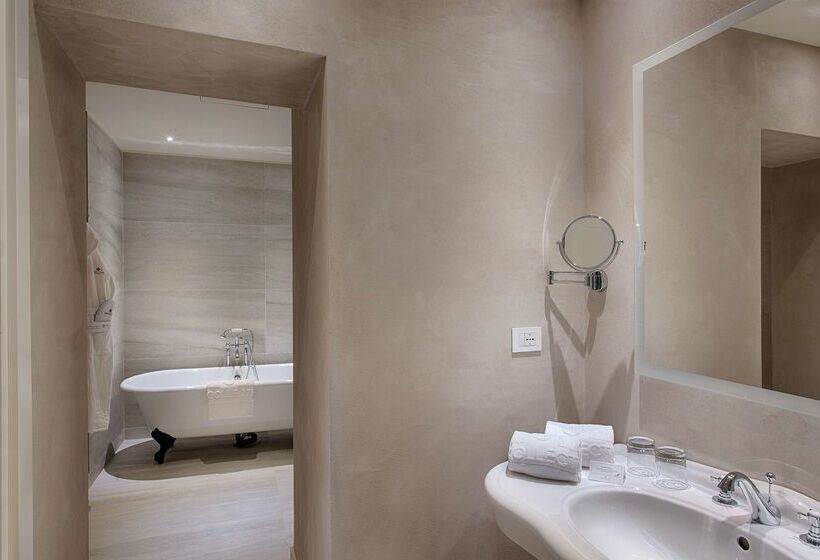 Отель NH Collection Palazzo Verona