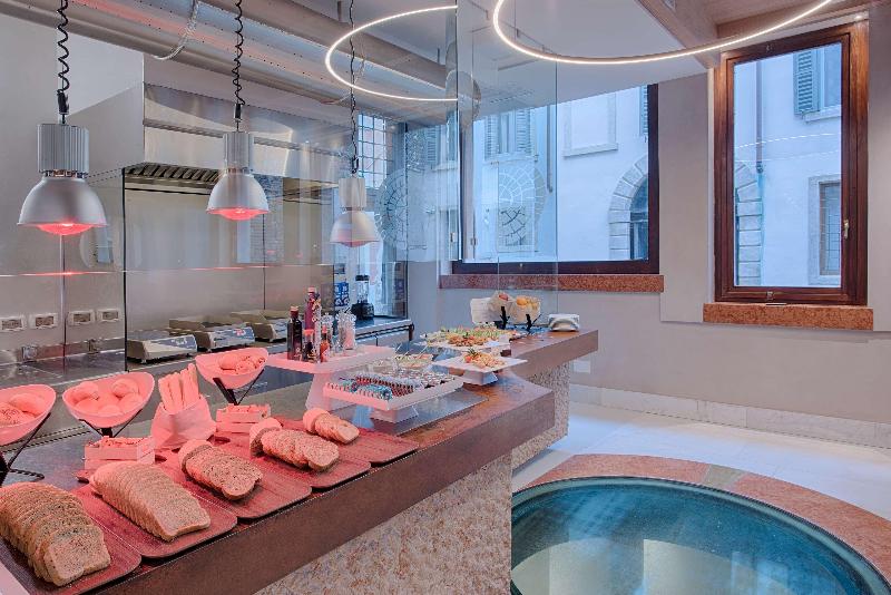 Отель NH Collection Palazzo Verona