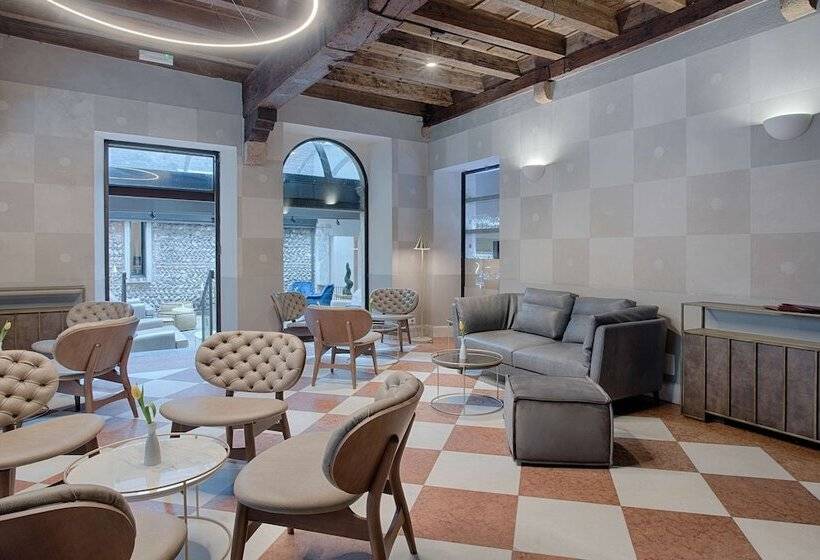 Отель NH Collection Palazzo Verona