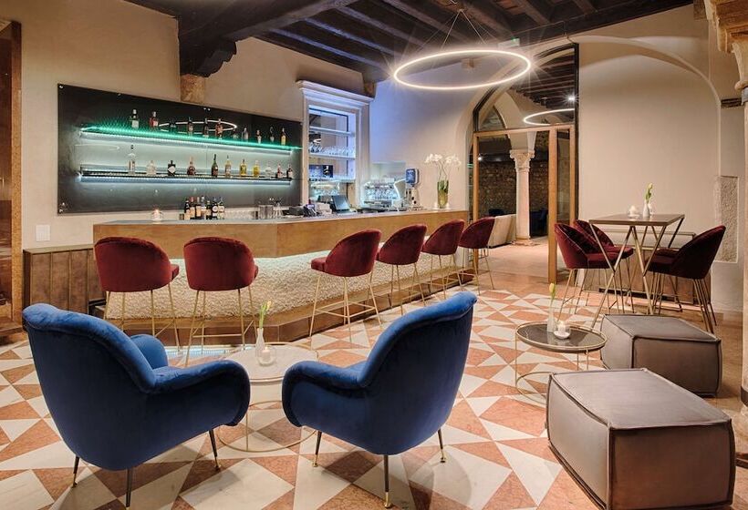 Отель NH Collection Palazzo Verona