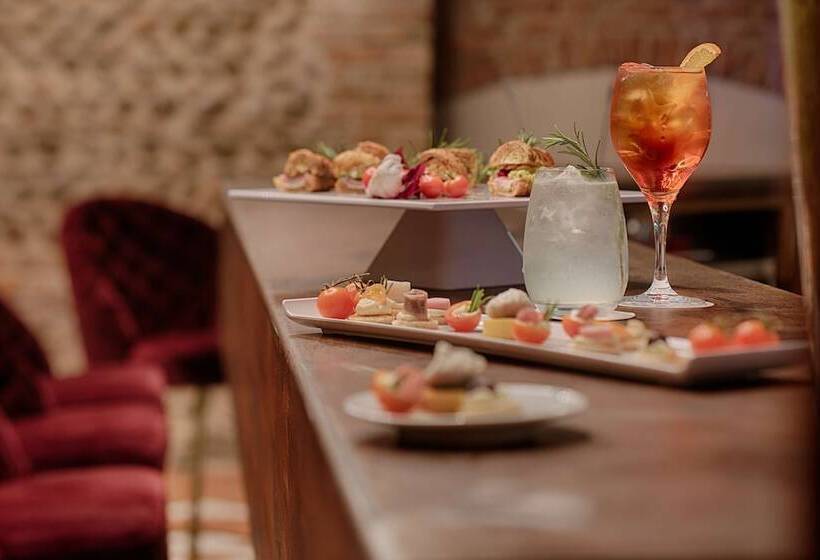 Отель NH Collection Palazzo Verona