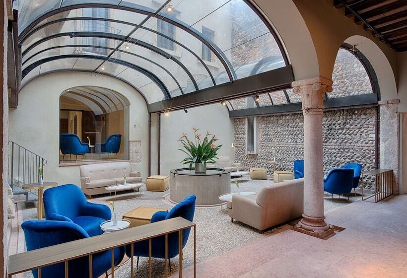 Отель NH Collection Palazzo Verona