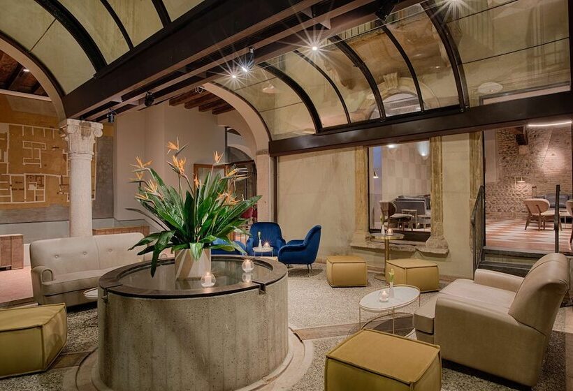 Отель NH Collection Palazzo Verona