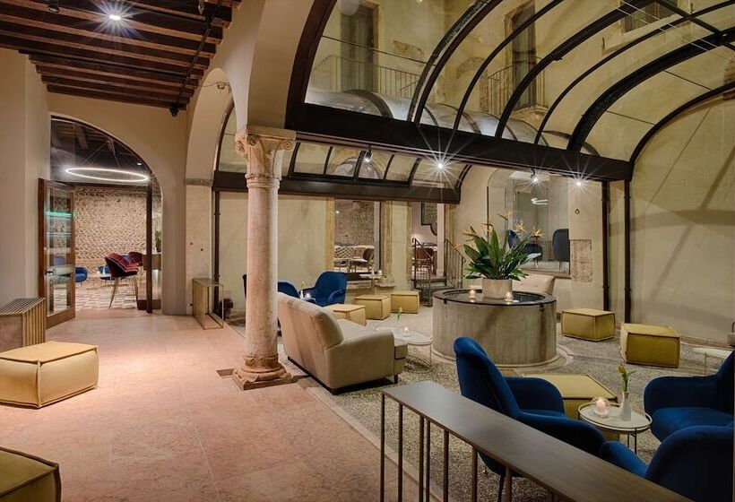 Отель NH Collection Palazzo Verona