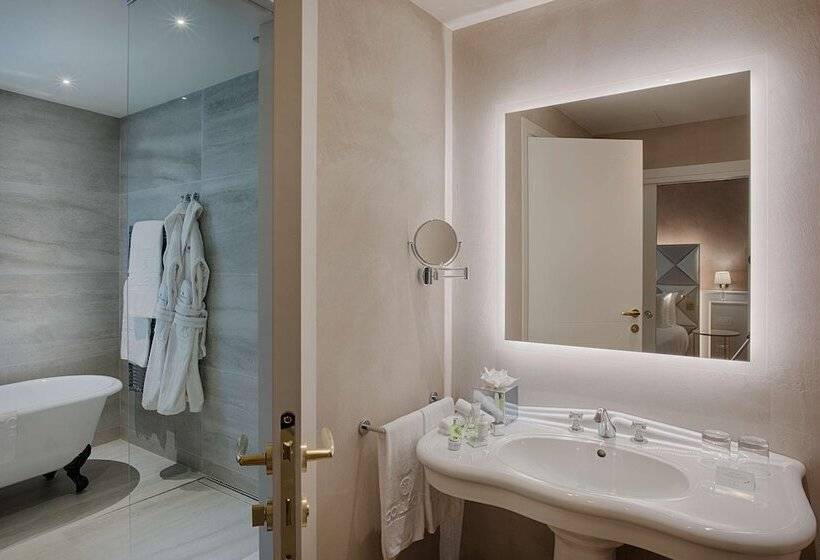 Отель NH Collection Palazzo Verona