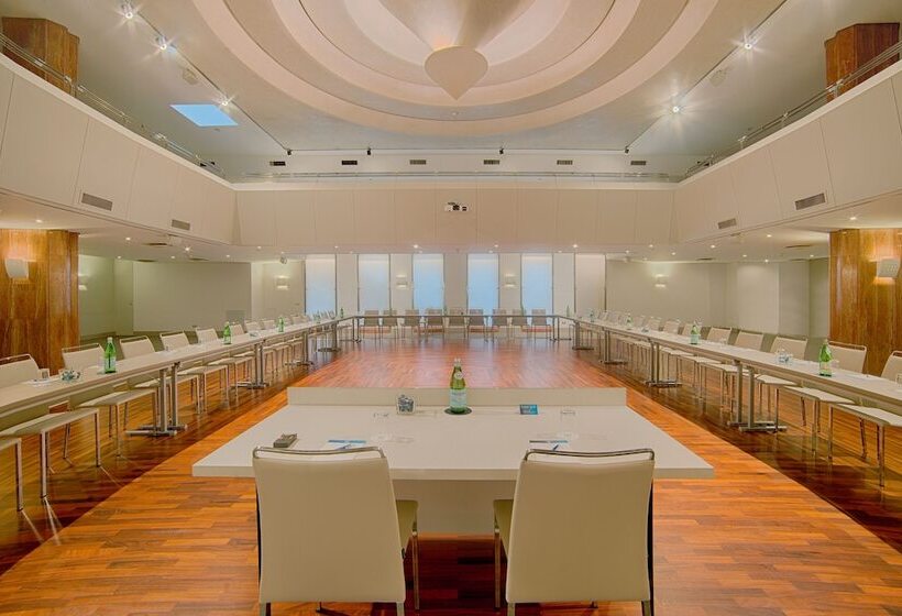 فندق NH Torino Centro