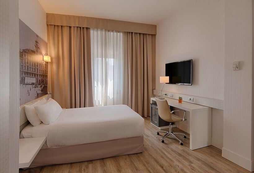 בית מלון כפרי NH Trieste