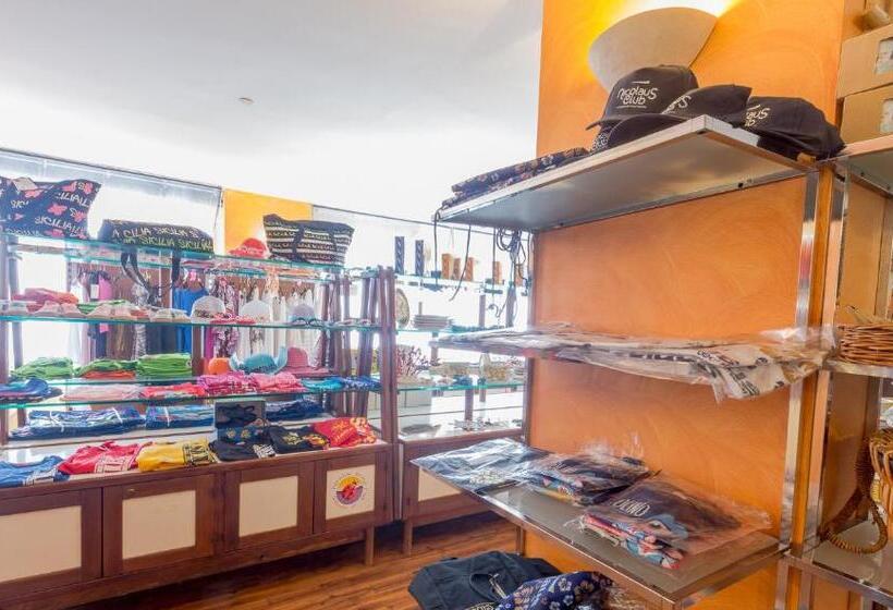 בית מלון כפרי Perla Del Golfo Resort