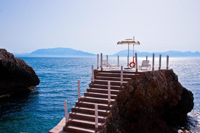 בית מלון כפרי Perla Del Golfo Resort