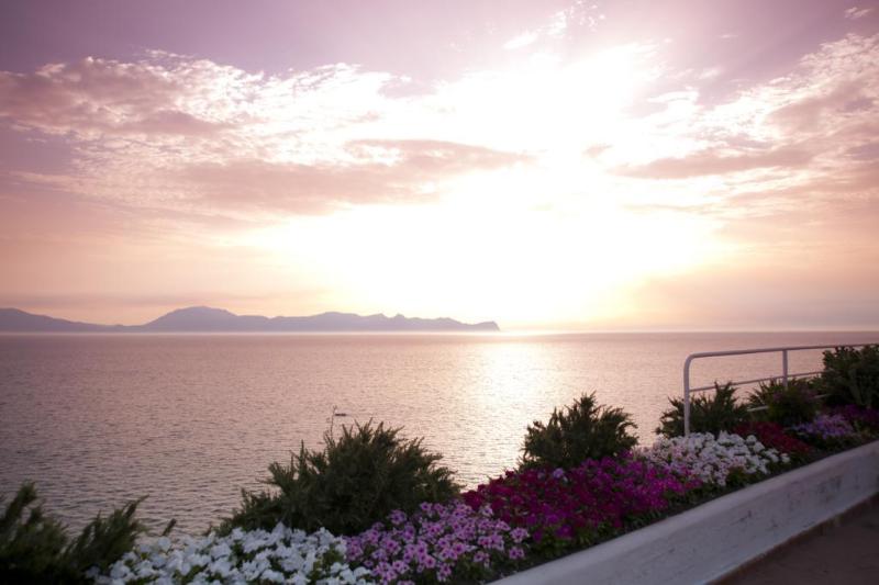 בית מלון כפרי Perla Del Golfo Resort