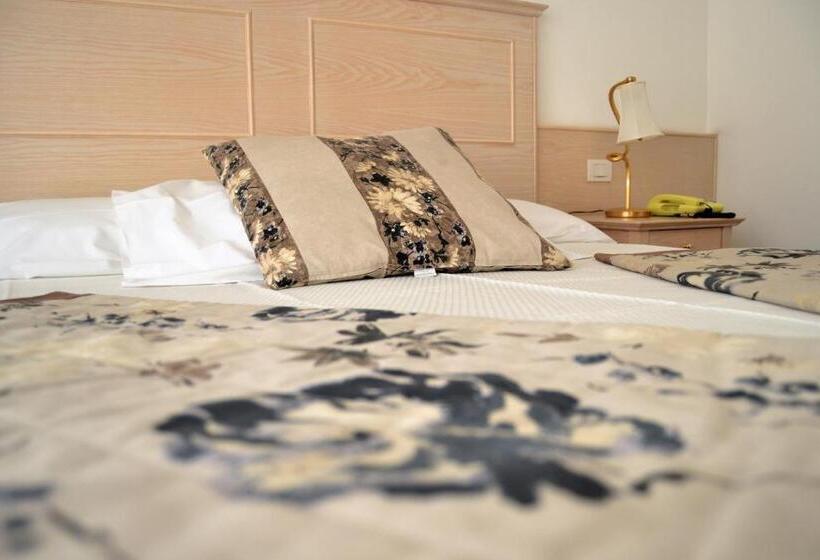 ホテル Piccolo Mondo