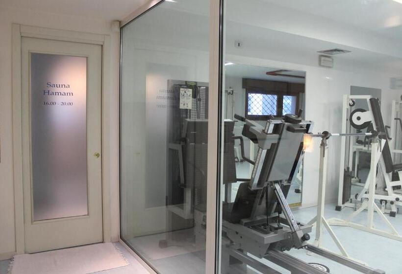 ホテル Piccolo Mondo