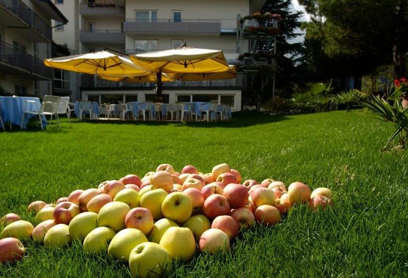 ホテル Piccolo Mondo