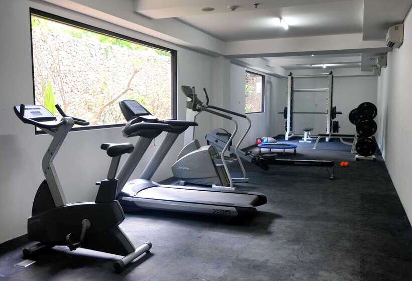 Отель Kuta Beach Club