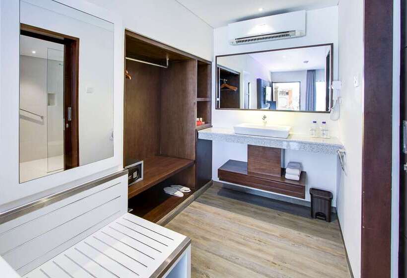 Отель Kuta Beach Club