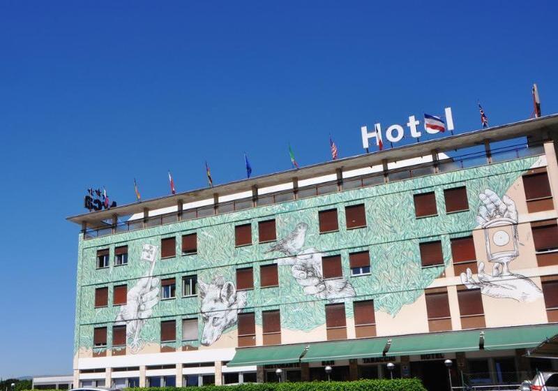 Lh Hotel Arca Street Art