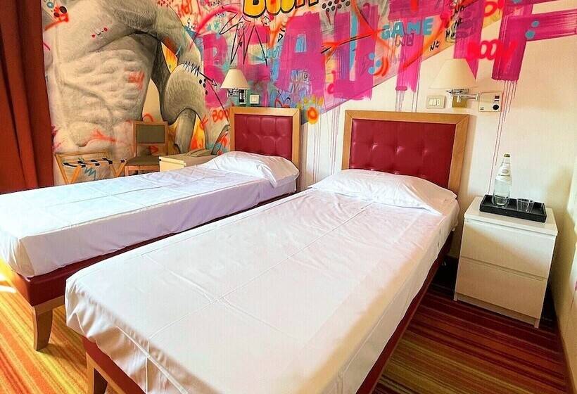 Lh Hotel Arca Street Art