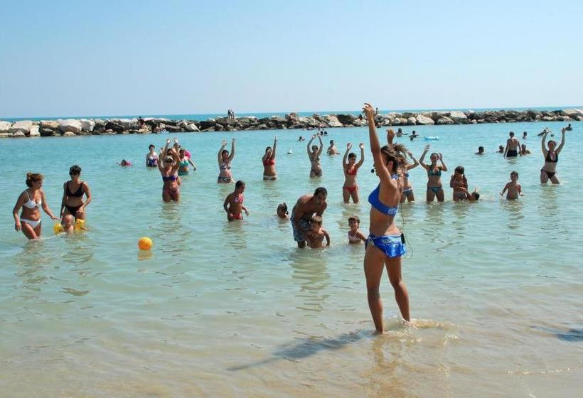 호텔 Tourist Residence